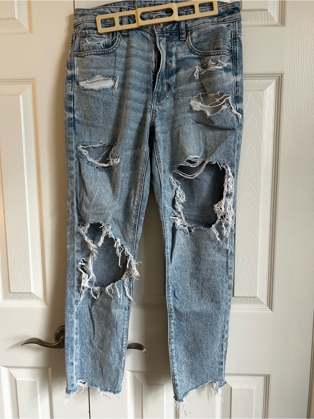 American Eagle Outfitters Light Blue Distressed Boyfriend Jeans